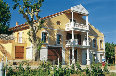 chateau-apies-cotes-provence-1